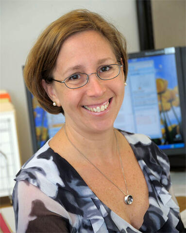 Alexandra Ainsztein.