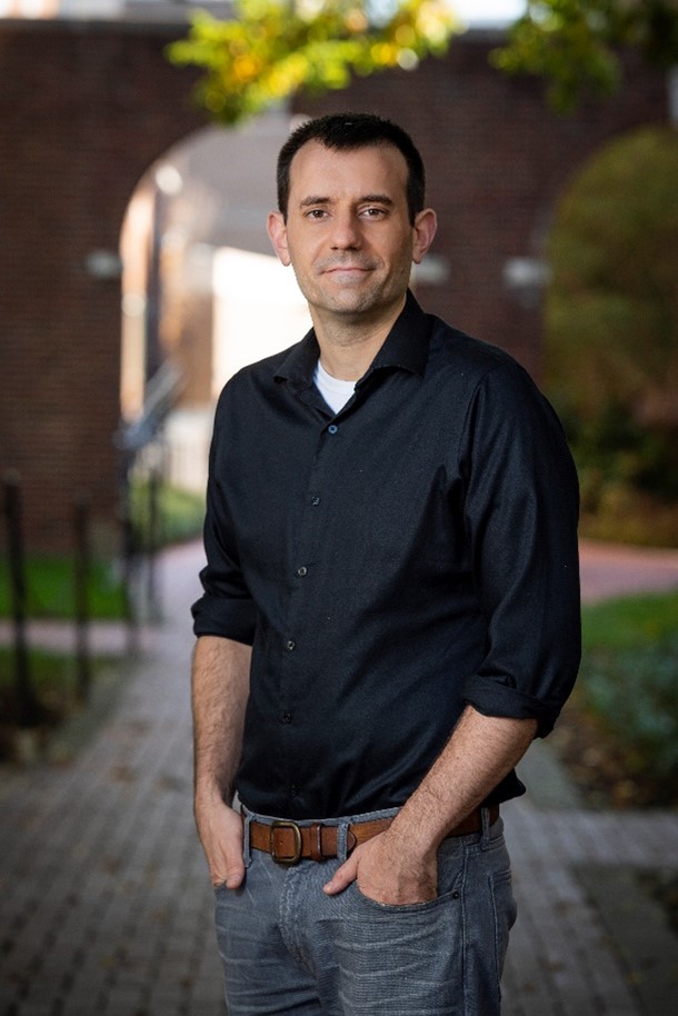 A portrait image of Jeffrey Mugridge.